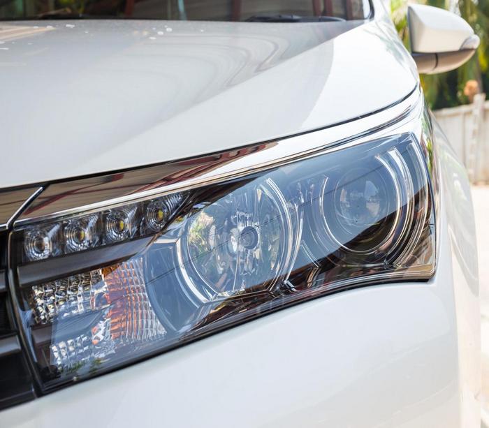 You are currently viewing Clearer Brighter Headlights Without Leaving Your Driveway