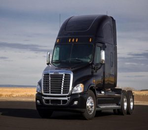 Read more about the article The Hidden Risks of Cloudy Headlights on 18-Wheel Vehicles