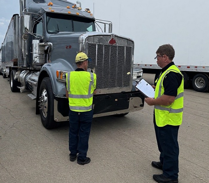 You are currently viewing How Mobile Headlight Restoration Keeps Your Semi-Tractor Trailer DOT Compliant